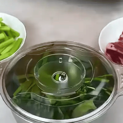 Culantro y cebolla picados en segundos