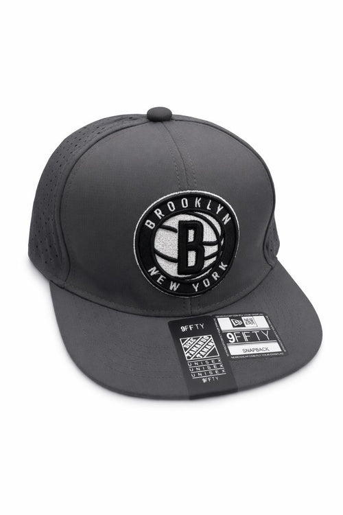 GORRA PLANA BROOKLYN GRIS OSCURO