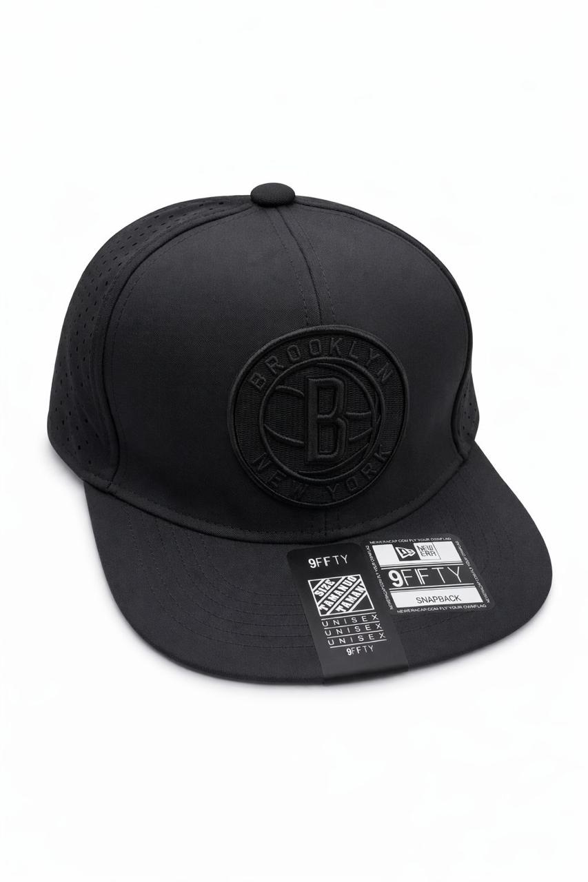 GORRA PLANA BROOKLYN NEGRA